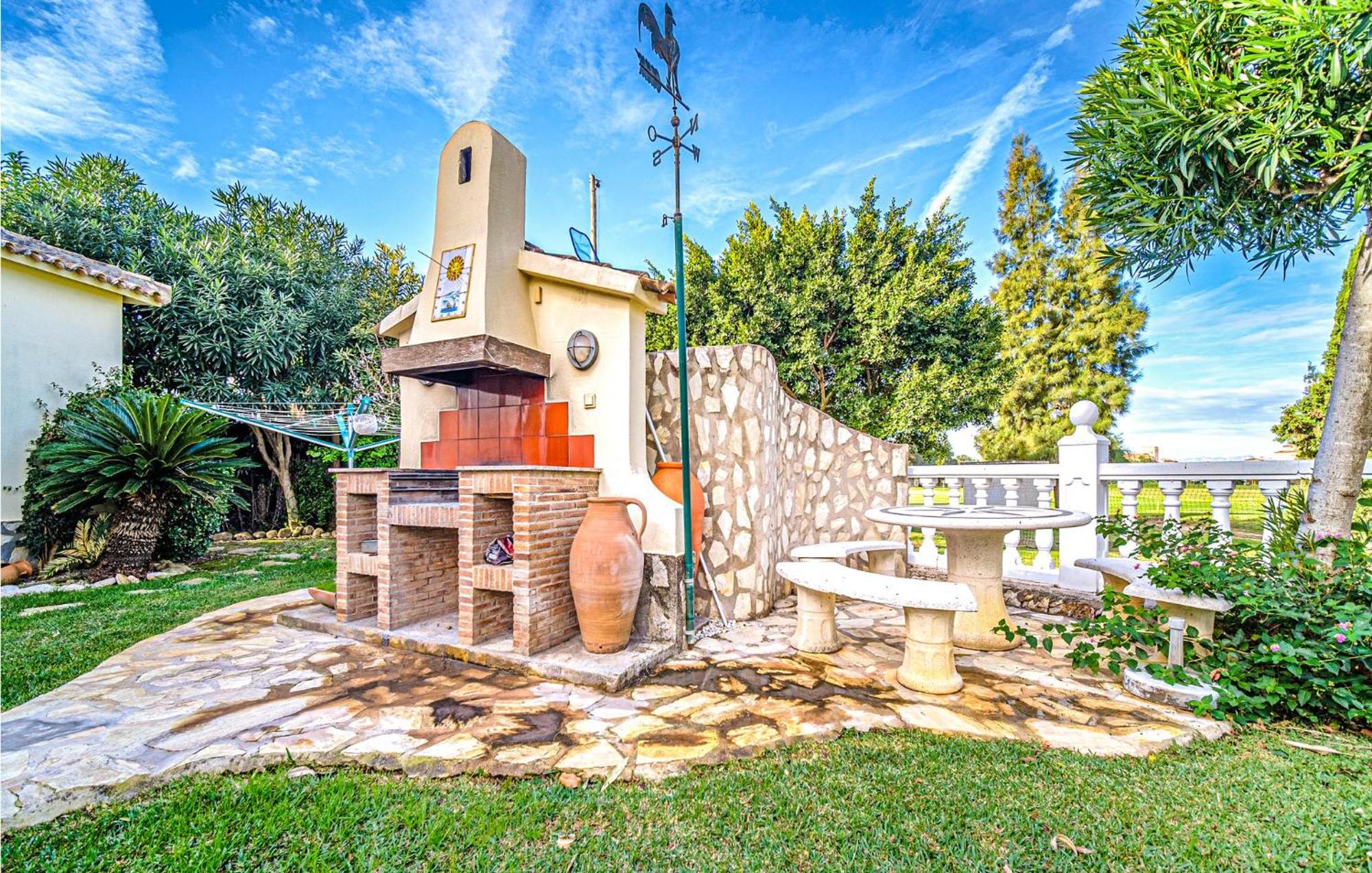 Beautiful Home In Oliva With Kitchen Buitenkant foto